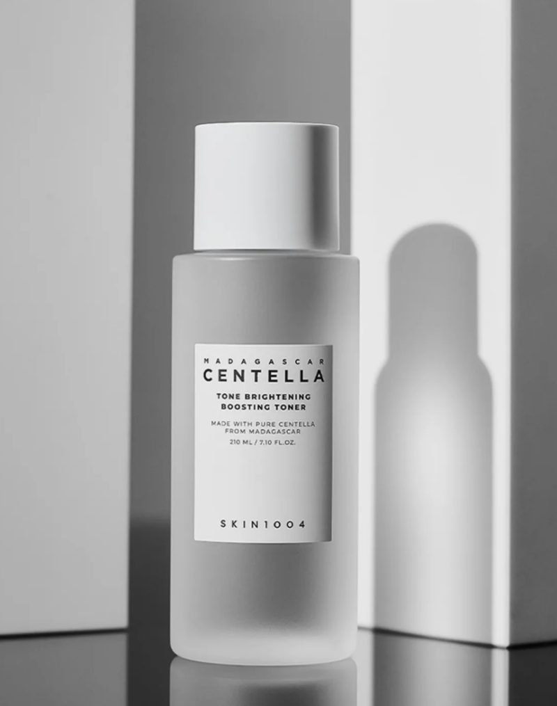 Tônico Iluminador e Revitalizante SKIN1004 Madagascar Centella 210ml